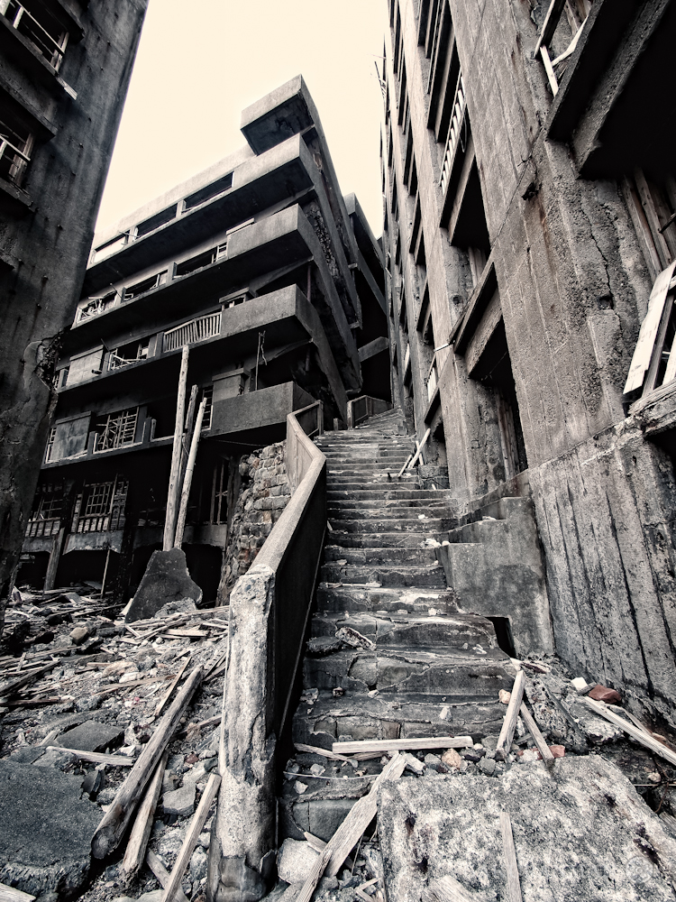 hashima-gunkanjima-gakuranman2 hashima-gunkanjima-gakuranman2